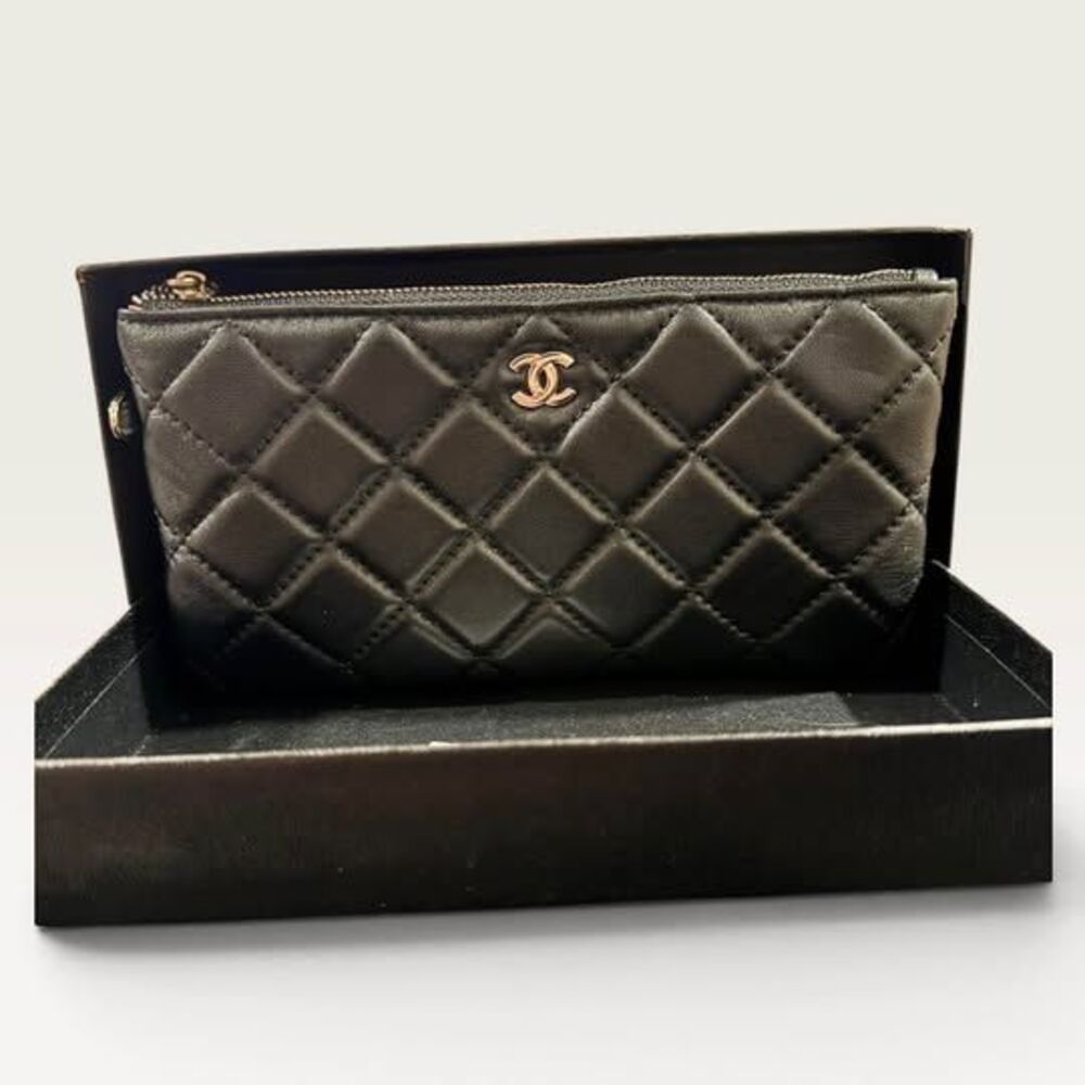 Unbranded- Black Quilted Zip Wallet with Box & Dust Bag